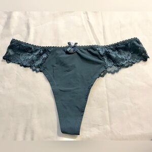 Sz S La vie en rose thong 85% nylon NWT